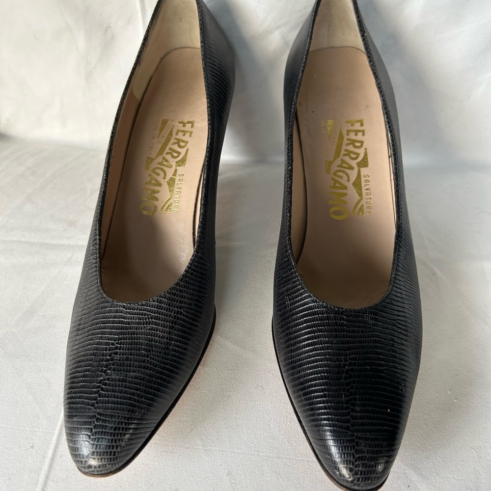 Vintage Salvatore Ferragamo Classic Black Leather Heels (Size 7AA)